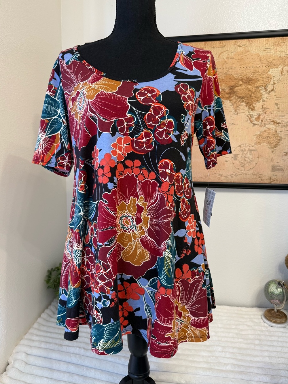 Lularoe floral Perfect T tee size small